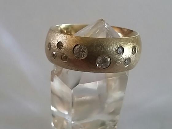 Ring 037