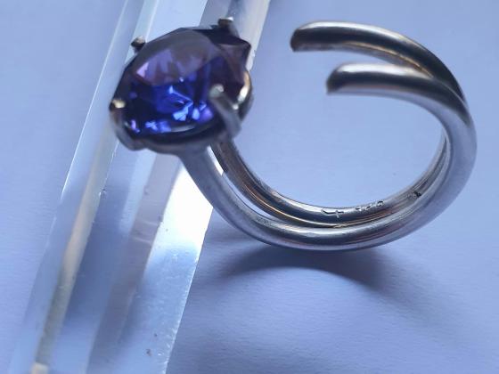 Ring 048